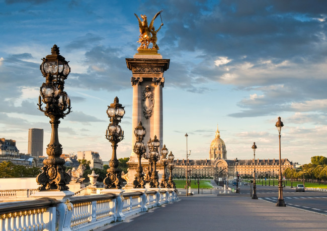 Обои картинки фото города, лондон , великобритания, дворец, скульптуры, фонари, мост, лондон