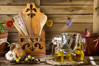 Картинка еда разное оливки масло чеснок лук кухонная утварь