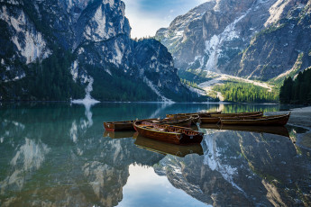 Картинка корабли лодки +шлюпки лодка горы италия озеро доломитовые альпы