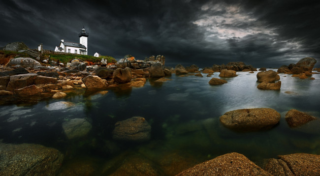 Обои картинки фото природа, маяки, море, камни, ночь, маяк
