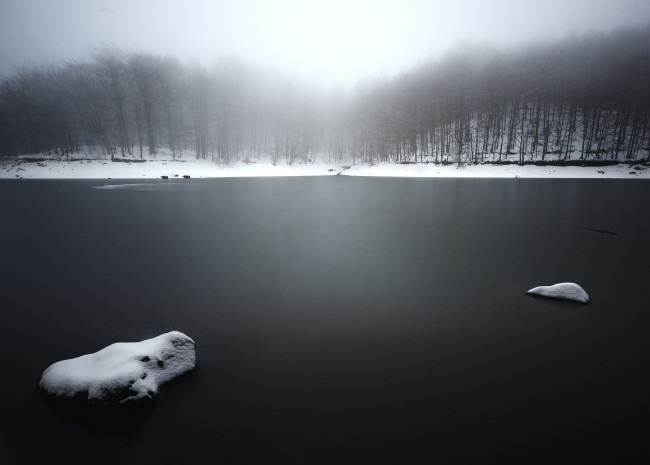 Обои картинки фото природа, реки, озера, озеро, лес, туман, снег