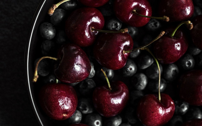 Обои картинки фото еда, фрукты,  ягоды, черешня, черника