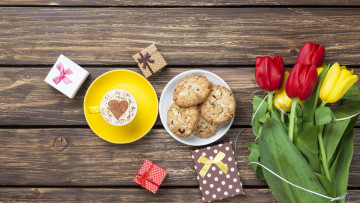 Картинка праздничные день+святого+валентина +сердечки +любовь тюльпаны печенье кофе подарки