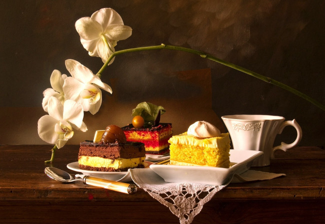 Обои картинки фото еда, пирожные, кексы, печенье, орхидея, ложка, чашка