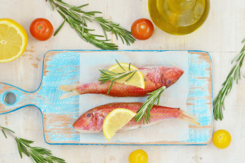 Картинка еда рыба +морепродукты +суши +роллы помидор лимон доска зелень томаты