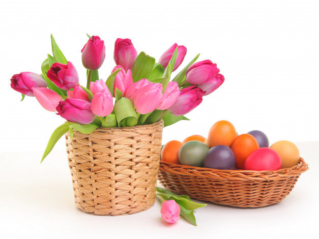 Обои картинки фото праздничные, пасха, тюльпаны, яйца, цветы
