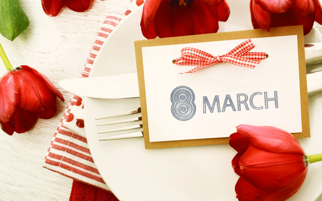 Обои картинки фото праздничные, международный женский день - 8 марта, march, 8, женский, день, сервировка, тюльпаны, тарелка, марта, tulips, holidays
