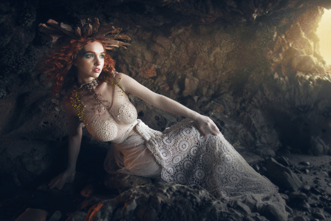 Обои картинки фото девушки, -unsort , креатив, наряд, пещера, alexandria basso