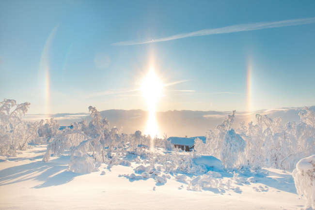 Обои картинки фото солнечное гало, природа, зима, пейзаж, радуга, облака, небо, гало, снег, холод, зим, мороз, солнце