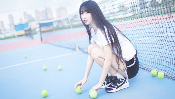 Картинка девушки -+азиатки футболка шорты кроссовки сетка мячи