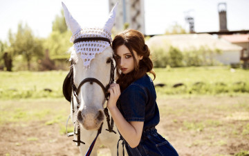 Картинка девушки алина+колесникова брюнетка лошадь взгляд
