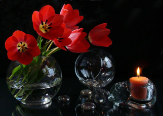 Картинка цветы тюльпаны ваза бокал свеча