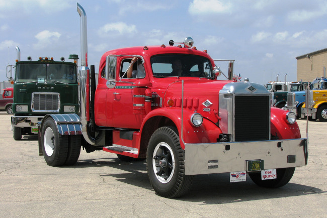 Обои картинки фото 1954 diamond-t 921fr, автомобили, diamond, тягач, седельный, тяжёлый, грузовик
