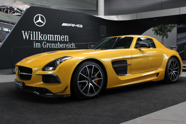 Обои картинки фото sls amg black series, автомобили, выставки и уличные фото, ag, daimler, подразделение, легковые, грузовики, автобусы, двигатели, mercedes-benz, германия