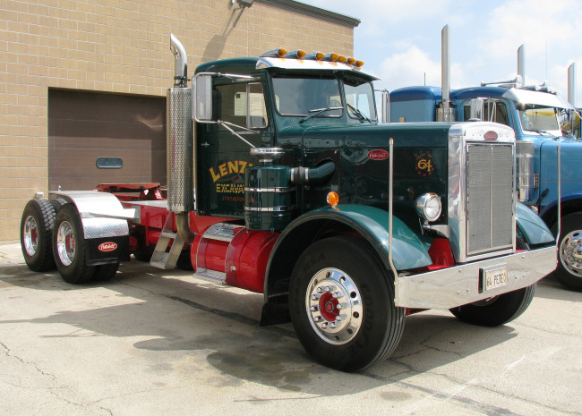 Обои картинки фото 1964 peterbilt truck, автомобили, peterbilt, классические, грузовики, седельные, motors, company, сша, тягачи