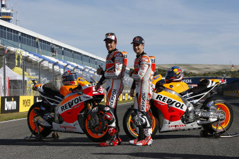 Картинка dani+pedrosa+y+marc+m& 225 rquez спорт мотоспорт гонщики трек стадион