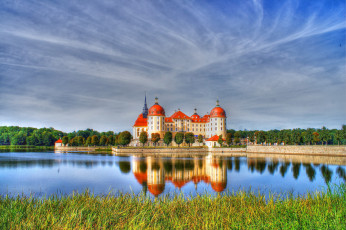 обоя moritzburg castle германия, города, - дворцы,  замки,  крепости, castle, moritzburg, трава, река, замок, германия