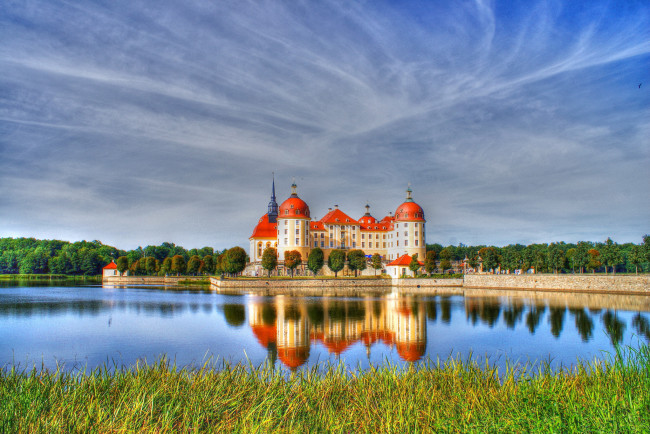 Обои картинки фото moritzburg castle германия, города, - дворцы,  замки,  крепости, castle, moritzburg, трава, река, замок, германия