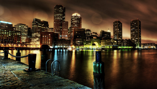 Обои картинки фото бостон сша, города, бостон , сша, мост, река, дома, бостон, фонари, ночь