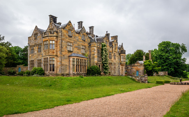 Обои картинки фото scotney castle, города, - дворцы,  замки,  крепости, лес, дорога, замок