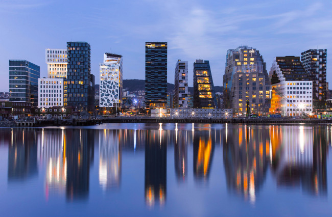 Обои картинки фото города, осло , норвегия, отражение, вода, огни, вечер, подсветка, осло, город