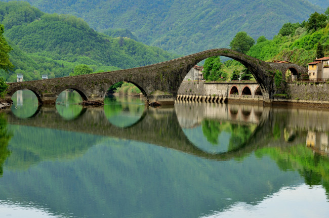 Обои картинки фото города, - мосты, maddalena, ponte, del, diavolo, отражение, мост, италия, природа, река
