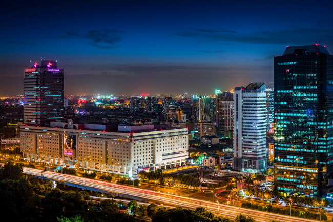 Обои картинки фото города, шанхай , китай, ночь, город, азия, shanghai, шанхай, mart, огни, здания, освещение, дорога, дома, небоскребы, подсветка