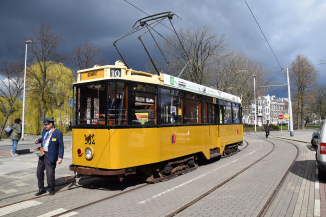 Обои картинки фото техника, трамваи, город, трамвай, рельсы