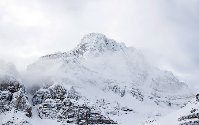 Обои картинки фото природа, горы, снег, вершина, туман, гора