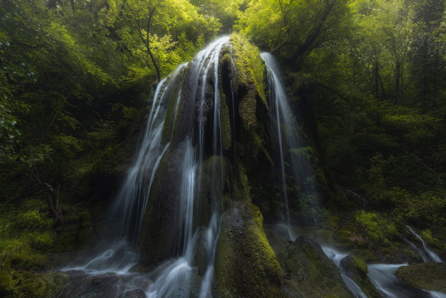 Обои картинки фото природа, водопады, свет, водопад, река, лес