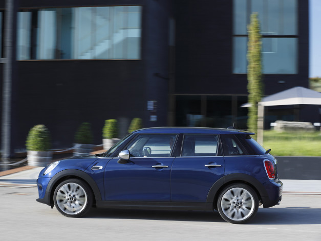 Обои картинки фото автомобили, mini, 2014г, uk-spec, 5-door, cooper, d, голубой