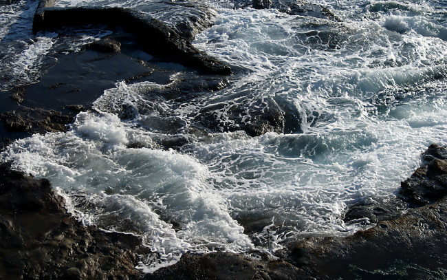 Обои картинки фото природа, моря, океаны, море, пена, волны, прибой, берег, камни