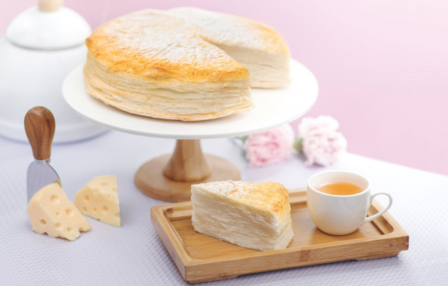 Обои картинки фото еда, пироги, пирог, сыр, чай, выпечка