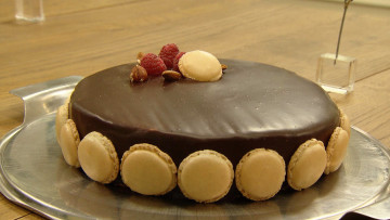 Картинка еда торты шоколадная глазурь орехи макаруны