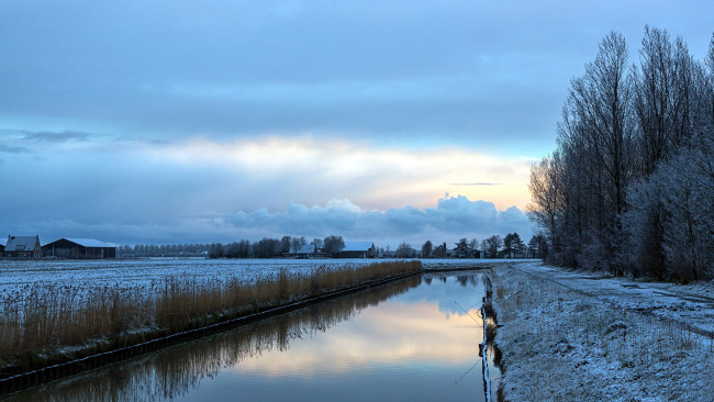 Обои картинки фото природа, реки, озера, поле, канал, зима, снег