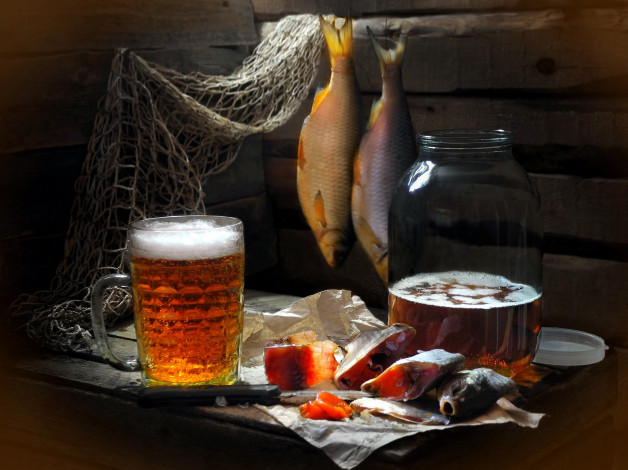 Обои картинки фото еда, напитки,  пиво, бокал, пиво, пена, сушеная, рыба