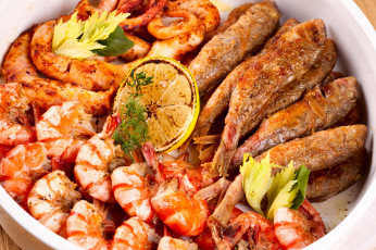 обоя еда, рыбные блюда,  с морепродуктами, лимон, укроп, креветки, рыба, жареная