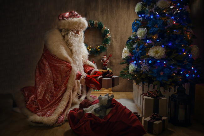Обои картинки фото праздничные, дед мороз,  санта клаус, елка, дед, мороз, подарки