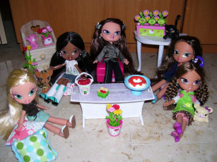 обоя разное, bratz, куклы