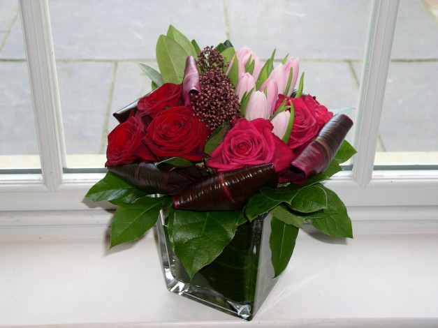 Обои картинки фото цветы, букеты, композиции, розы, тюльпаны