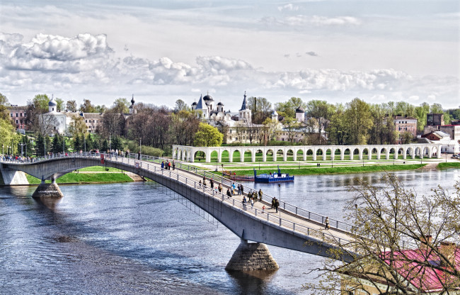 Обои картинки фото новгород, города, мосты, река, мост, церковь