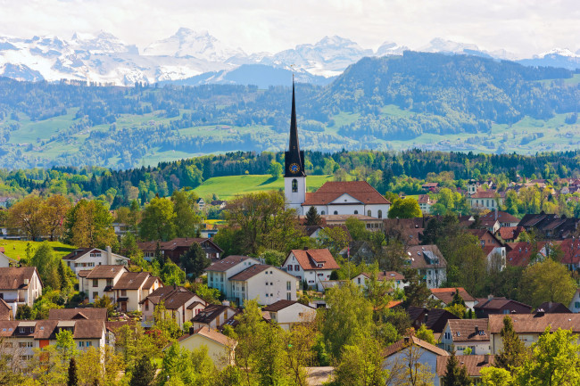 Обои картинки фото gossau, switzerland, города, пейзажи, церковь, горы, швейцария, здания, дома, деревья