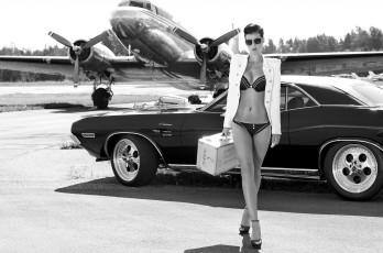Картинка автомобили авто девушками пропеллер туфли чемодан пиджак очки самолет