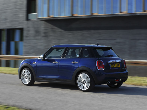Обои картинки фото автомобили, mini, 5-door, cooper, d, 2014г, голубой, uk-spec
