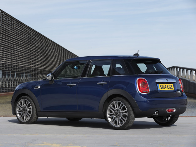 Обои картинки фото автомобили, mini, cooper, d, 5-door, uk-spec, 2014г, голубой