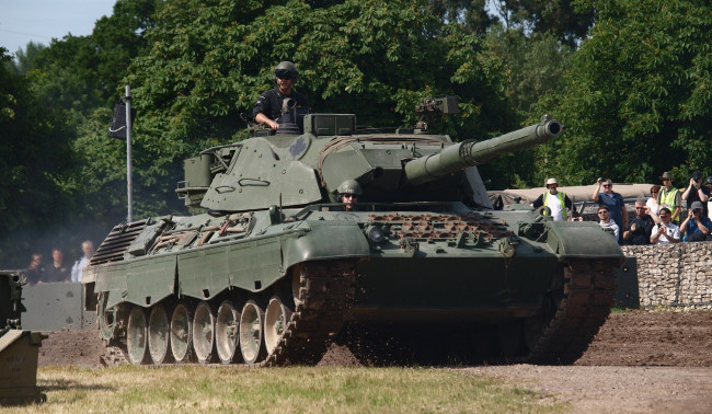 Обои картинки фото leopard 1 c2 mbt, техника, военная техника, танк, бронетехника