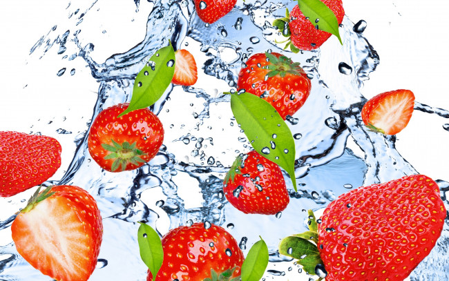 Обои картинки фото еда, клубника,  земляника, strawberry, вода, капли, брызги, свежесть, красная, ягода, berry, red, water, drops, spray