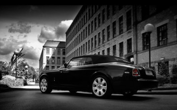 Картинка автомобили rolls-royce аллея черно-белый здания дома черный роллс ройс
