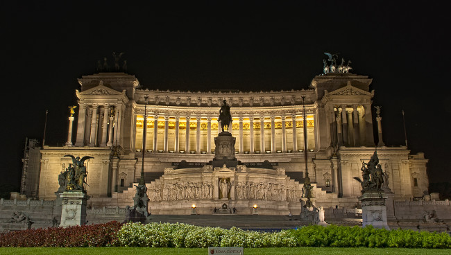 Обои картинки фото vittonano monument in rome,  italy, города, рим,  ватикан , италия, ночь, дворец