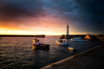 Картинка природа маяки причал маяк солнце небо побережье море лодки великобритания donaghadee катера облака закат гавань northern ireland